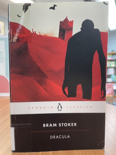 A photo of the Penguin Classics edition of Bram Stoker's Dracula.