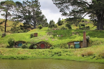 A picture of a Hobbit house in The Shire set in New Zealand.