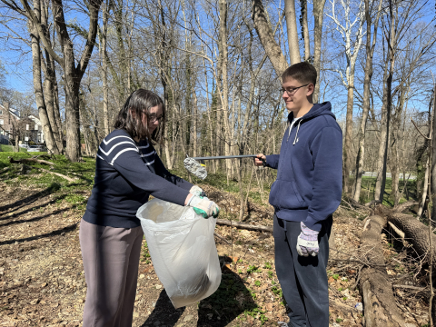 Image of Crestwood Library crew picking up garbage at read avenue