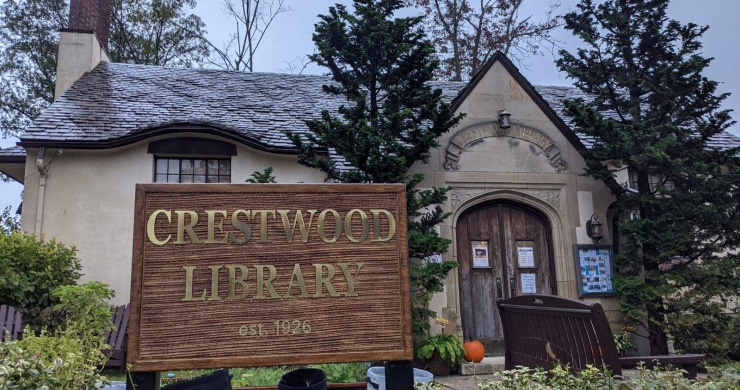 Front of Crestwood Library
